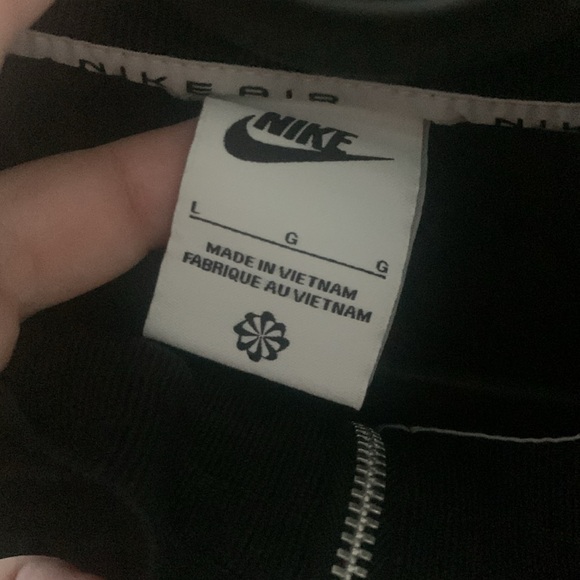 Nike air sports jacket, brand new barley worn - Picture 3 of 3